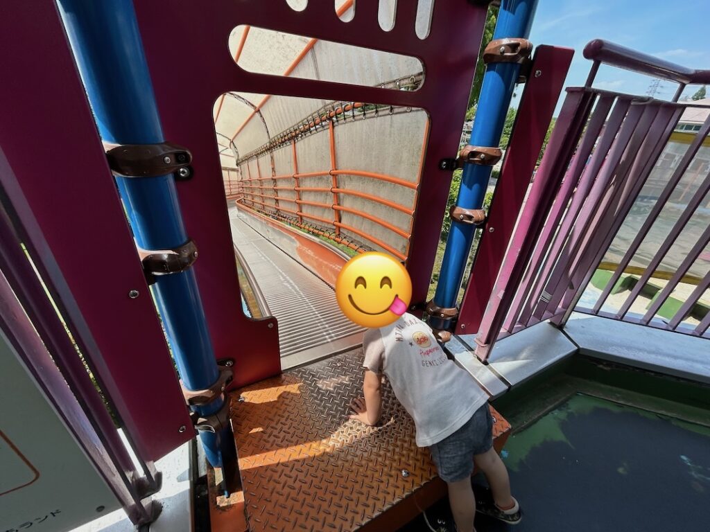 ローラーすべり台