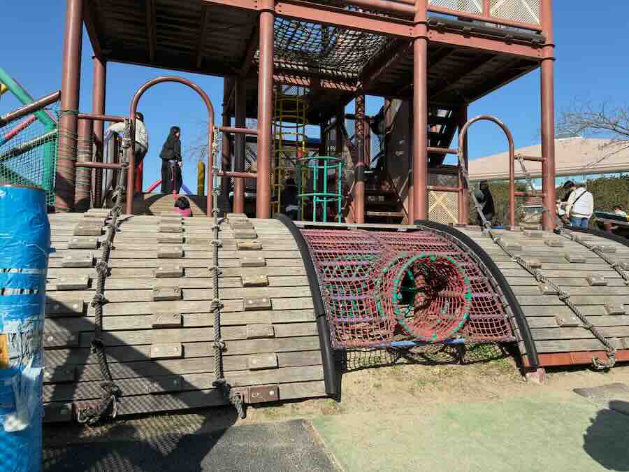 戸田川緑地公園　木製大型遊具