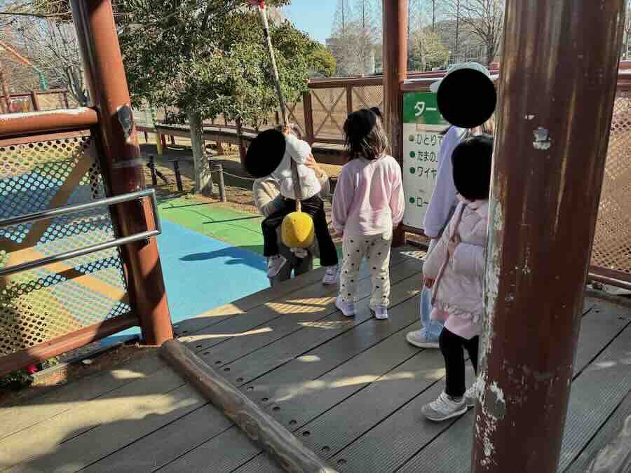 戸田川緑地公園　木製大型遊具　ロープウェイ