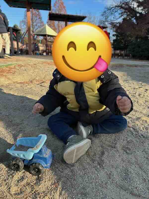 砂場と子供