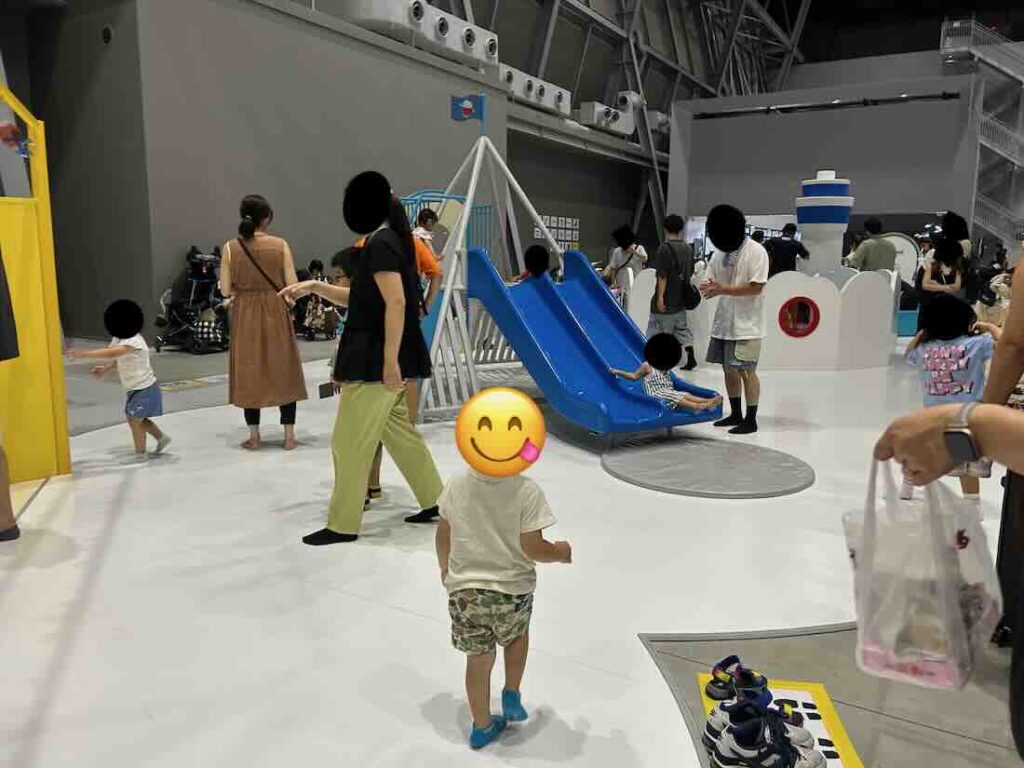 セントレア フライトオブドリームズ キッズエリア 滑り台