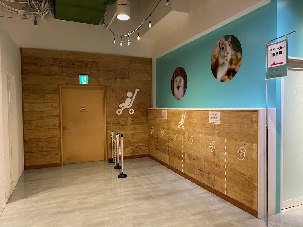 アニタッチ　ベビーカー置き場