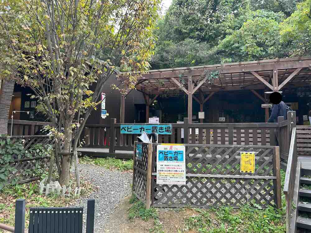 大高緑地公園　ディノアドベンチャー名古屋　ベビーカー置き場