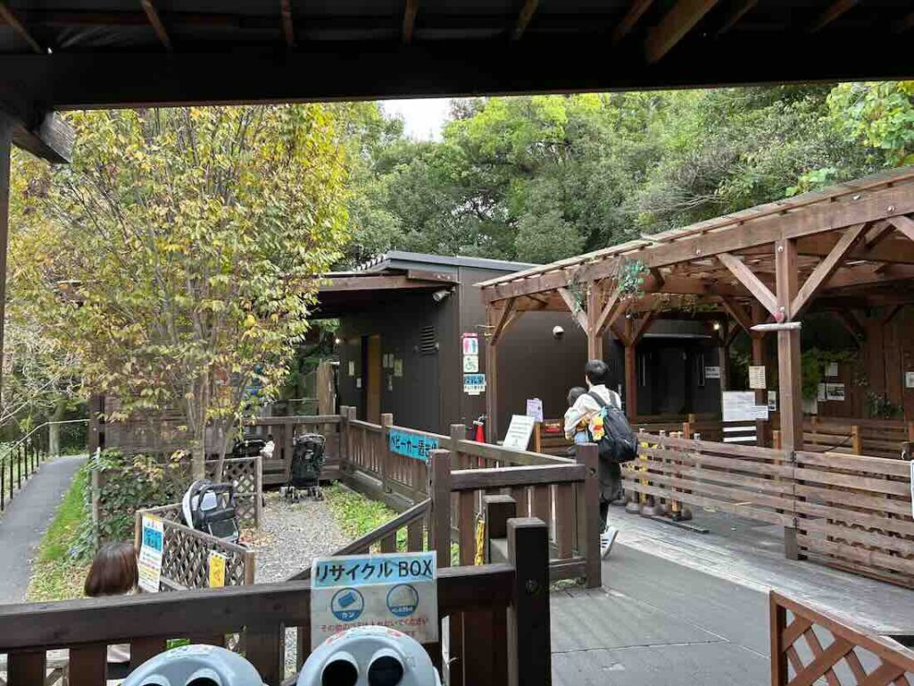 大高緑地公園　ディノアドベンチャー名古屋　ベビーカー置き場