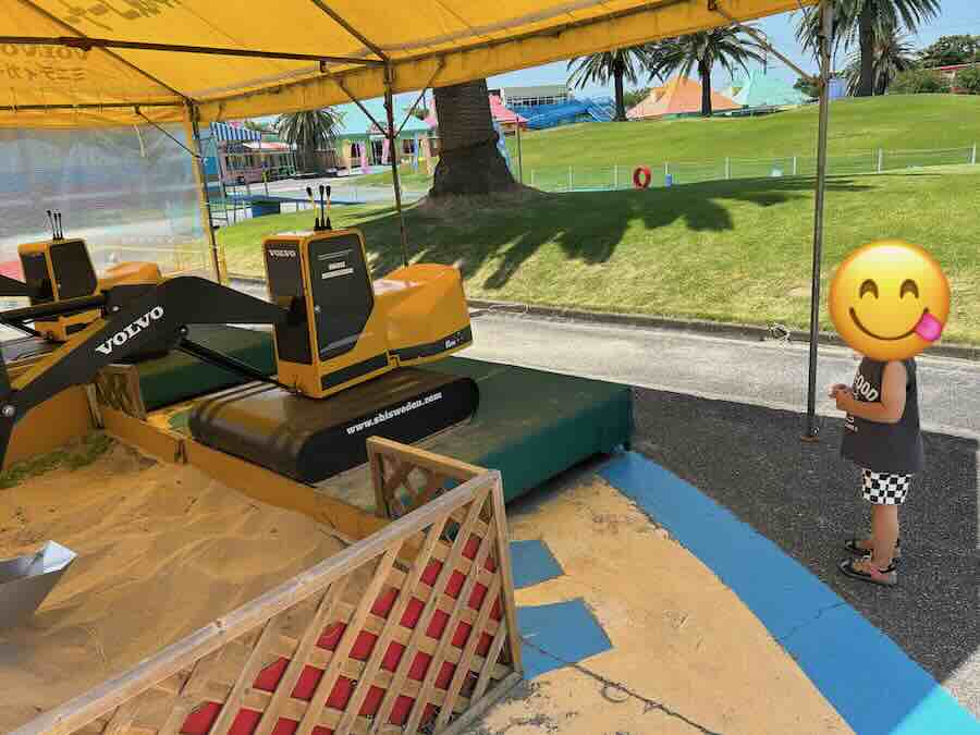 南知多ビーチランド＆おもちゃ王国　入り口　ママごとハウス　メルちゃんのおうち　プラレール　木　遊具　メリーゴーランド