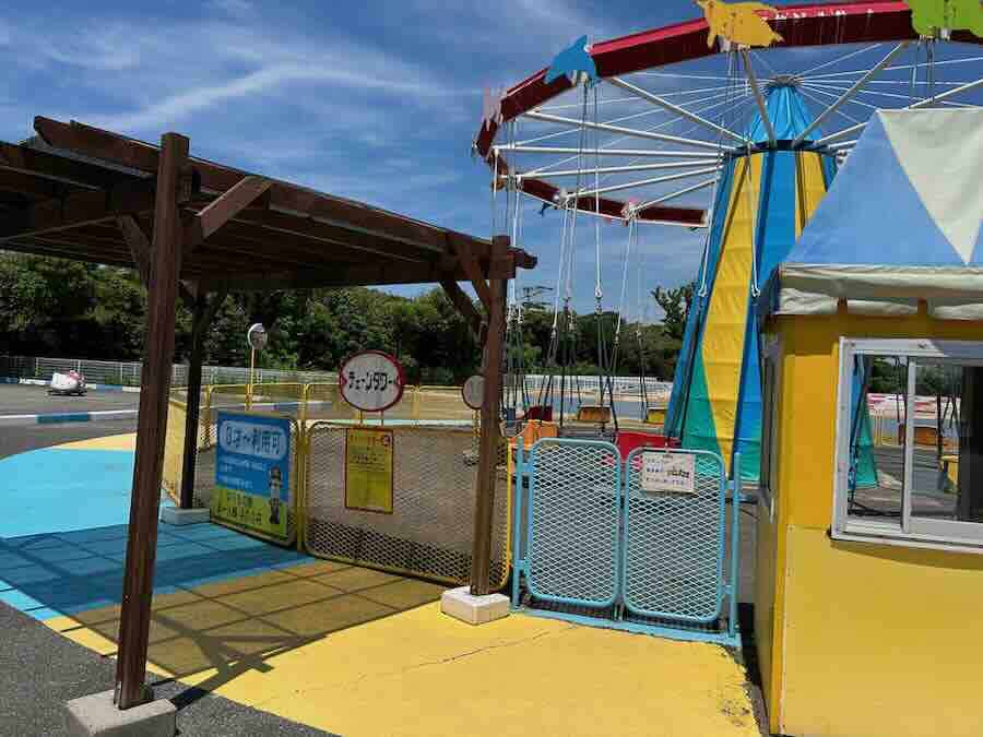 南知多ビーチランド＆おもちゃ王国　入り口　ママごとハウス　メルちゃんのおうち　プラレール　木　遊具