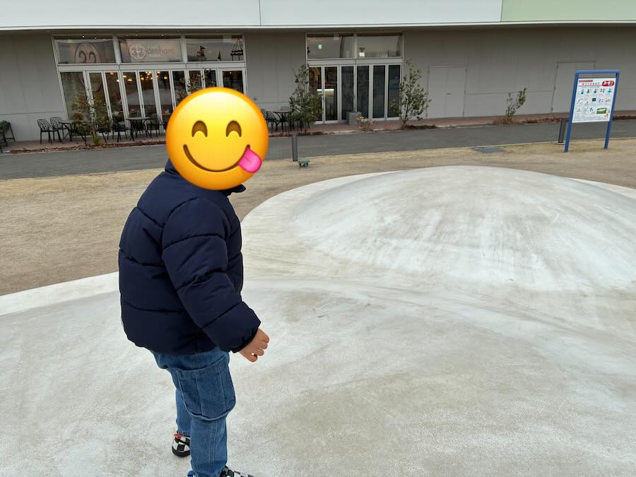 ららぽーとみなとアクルス　屋外遊具　室内遊び場　ふわふわマウンテン　丘