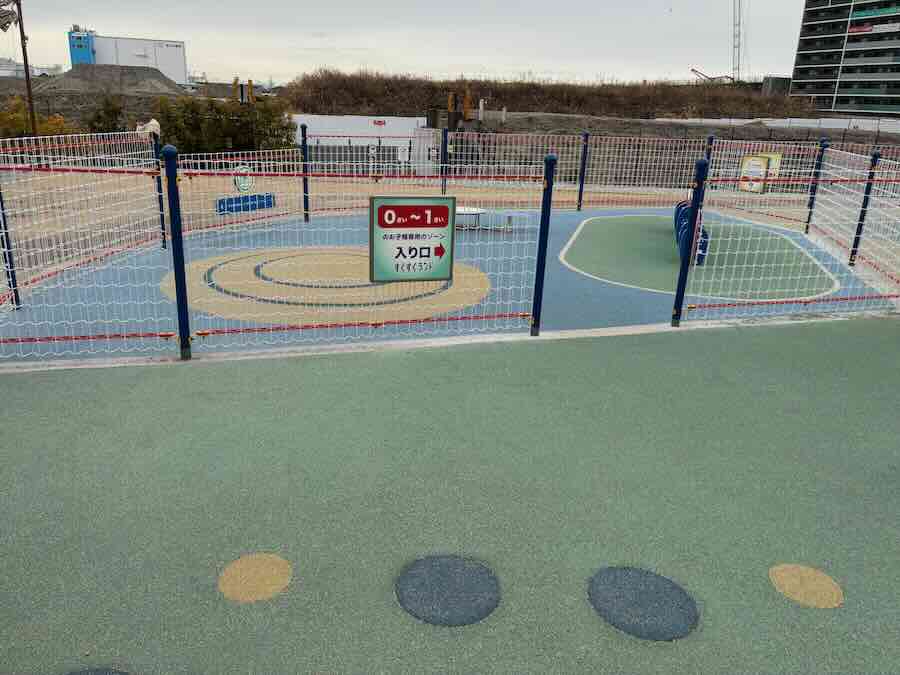 ららぽーとみなとアクルス　屋外遊具　室内遊び場　幼児エリア
