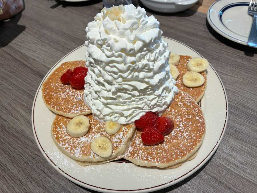 ららぽーとみなとアクルス　屋外遊具　室内遊び場　パンケーキ　エッグスシングス