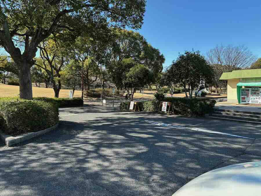 平地公園 ゴーカート 遊具 ピクニック 子ども 子連れ レビュー 交通公園 自転車 滑り台 芝生 砂場 ベンチ 花見 駐車場