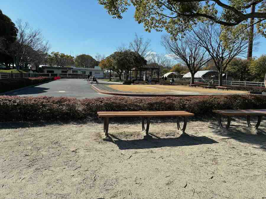 平地公園 ゴーカート 遊具 ピクニック 子ども 子連れ レビュー 交通公園 自転車 滑り台 芝生 砂場 ベンチ