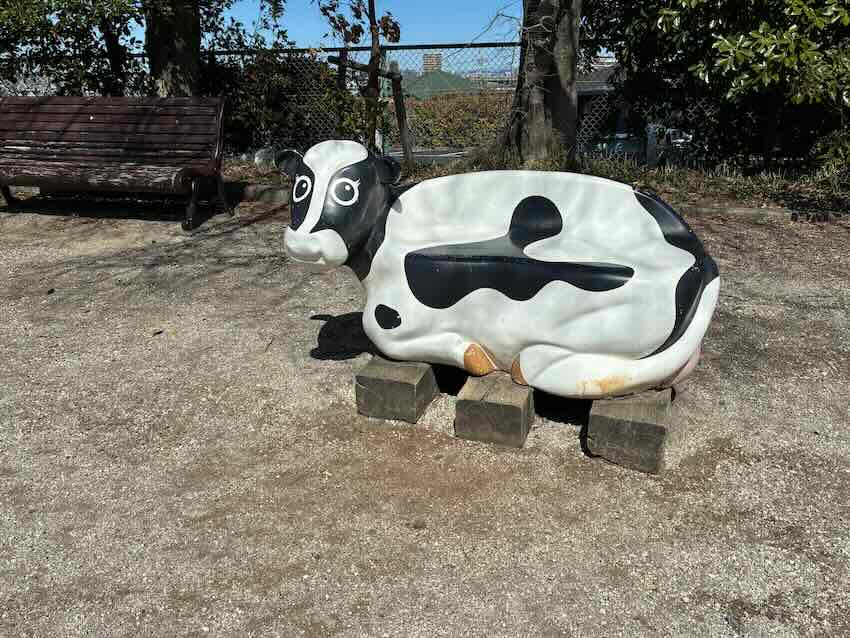 しだれ梅園　しだれ梅祭り　デラファーム　deraファーム　動物ふれあい　トイレ　牛　ひよこ