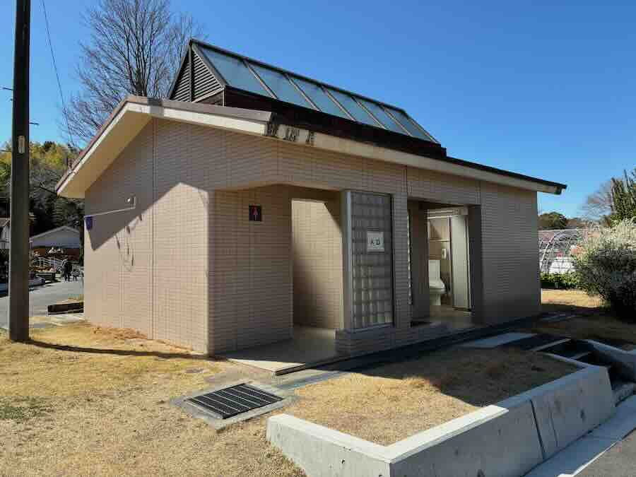 しだれ梅園　しだれ梅祭り　デラファーム　deraファーム　動物ふれあい　トイレ　多目的トイレ　おむつ替え
