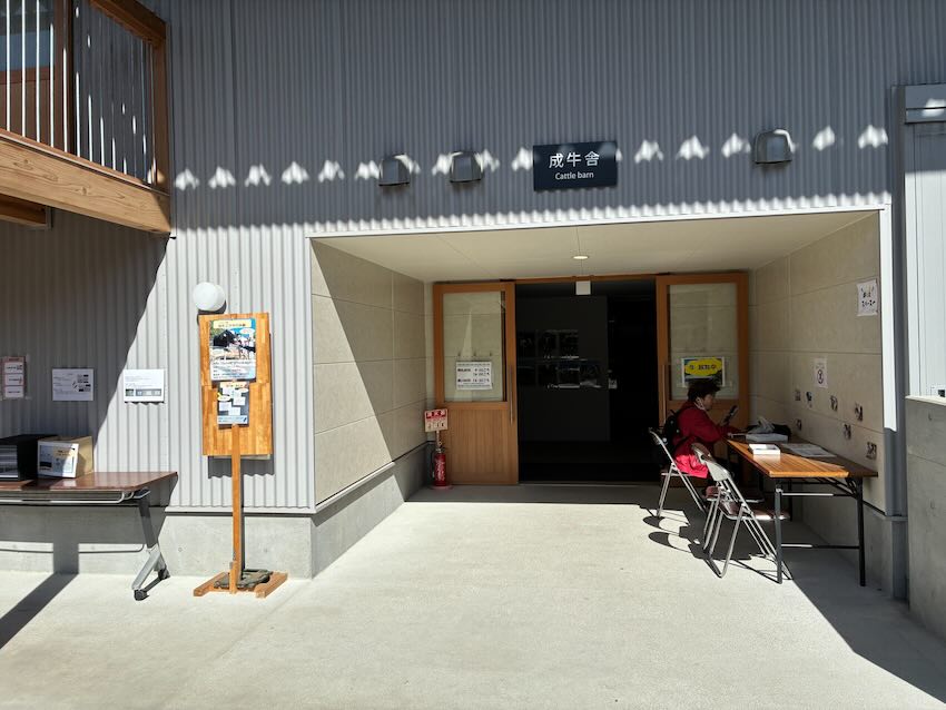 しだれ梅園　しだれ梅祭り　デラファーム　deraファーム　動物ふれあい　トイレ　牛　ひよこ