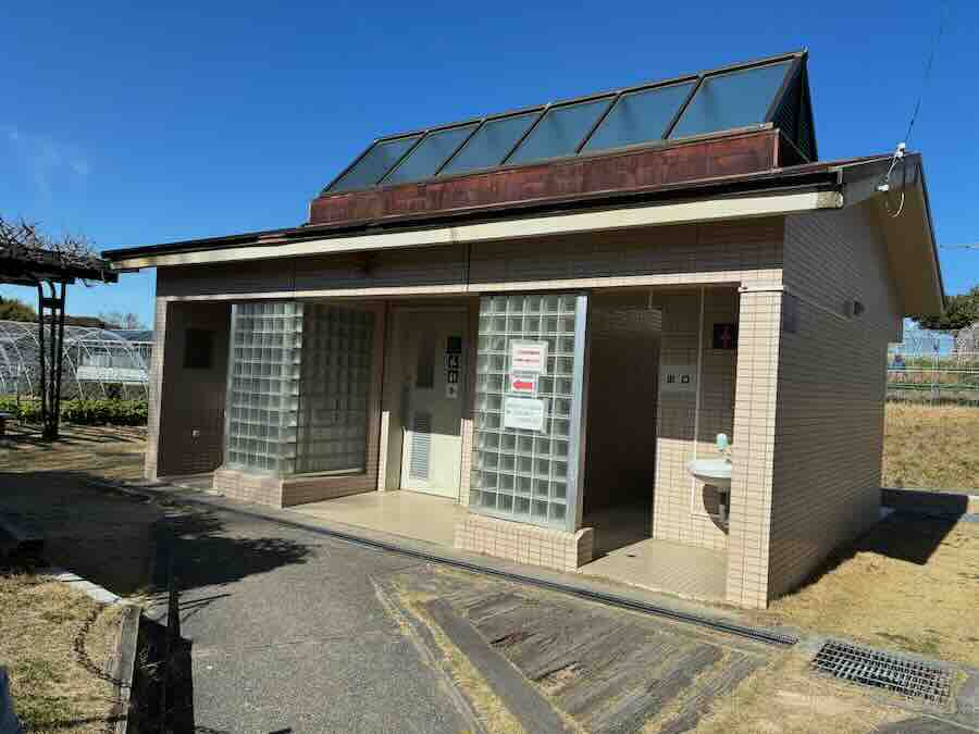 しだれ梅園　しだれ梅祭り　デラファーム　deraファーム　動物ふれあい　トイレ　多目的トイレ　おむつ替え
